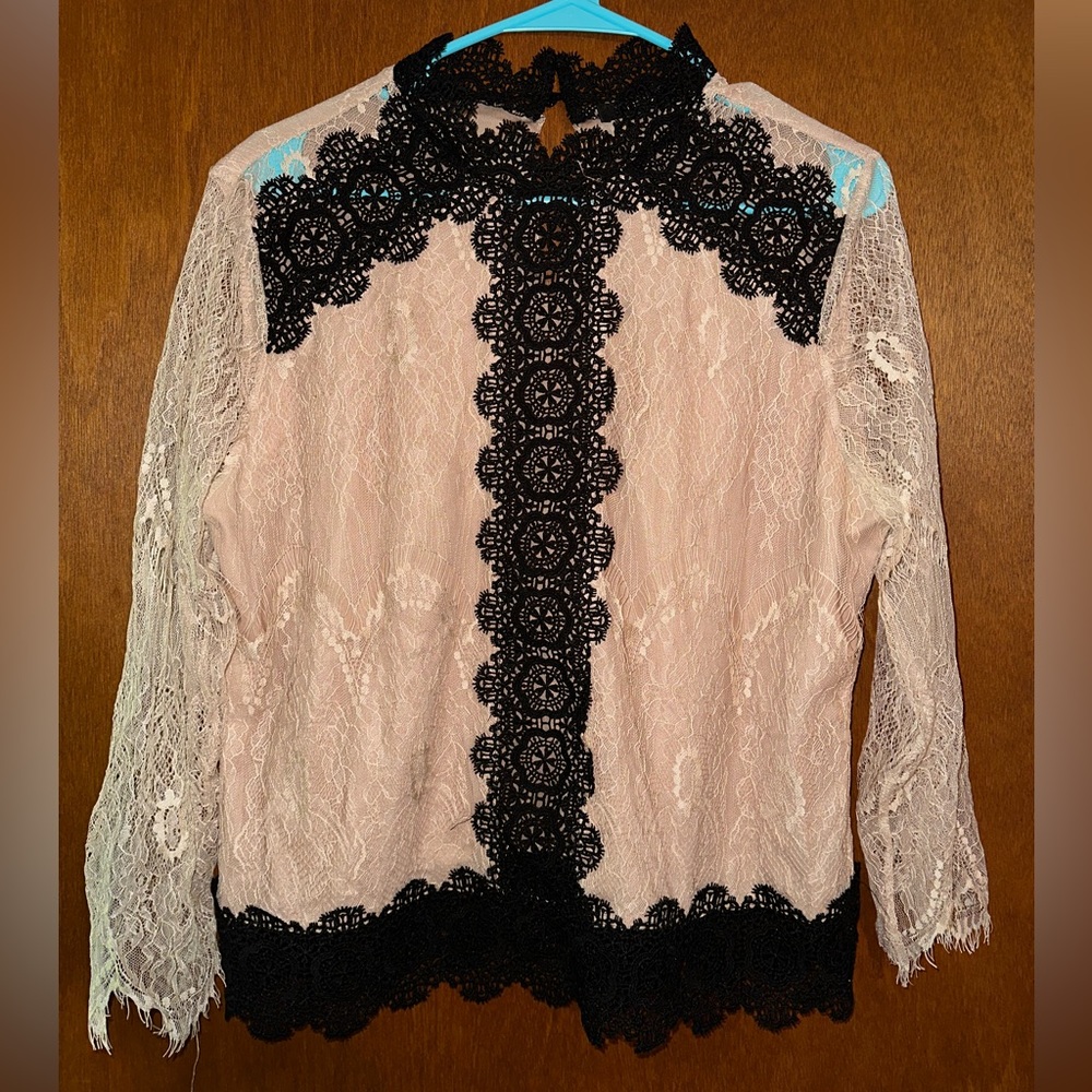 BKE Boutique brand. Size XL. Light pink lace with black lace detailing as well.